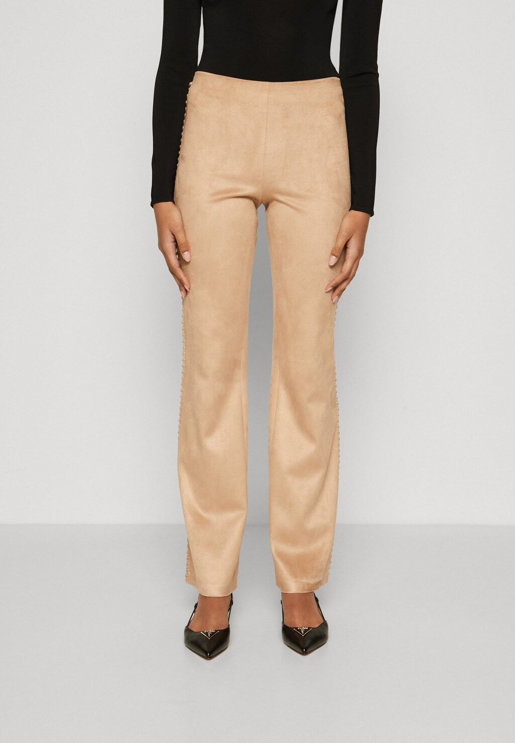 Брюки ORNELLA CROSSING TAP Guess, бежевый 
Брюки ORNELLA CROSSING TAP Guess, бежевый