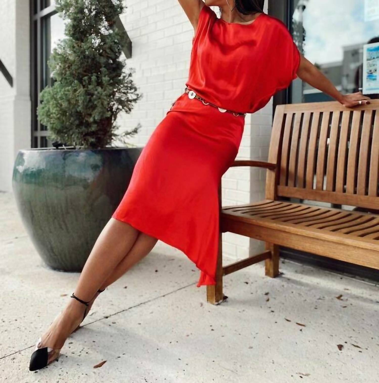 Асимметричное платье красного цвета Gold Hawk
Асимметричное платье красного цвета Gold Hawk