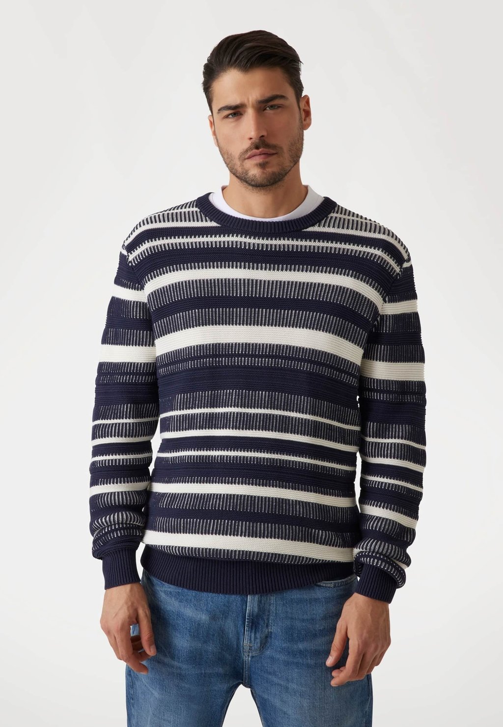 Джемпер À RAYURES COUPE CLASSIQUE Guess, синий
Джемпер À RAYURES COUPE CLASSIQUE Guess, синий