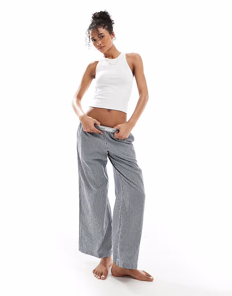 Мешковатые пижамные штаны Hollister с низкой посадкой в синюю клетку
Мешковатые пижамные штаны Hollister с низкой посадкой в синюю клетку