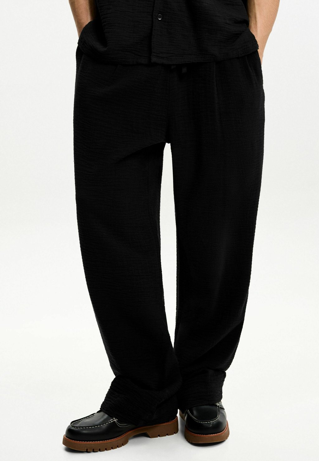 Брюки Bershka, черный
Брюки Bershka, черный