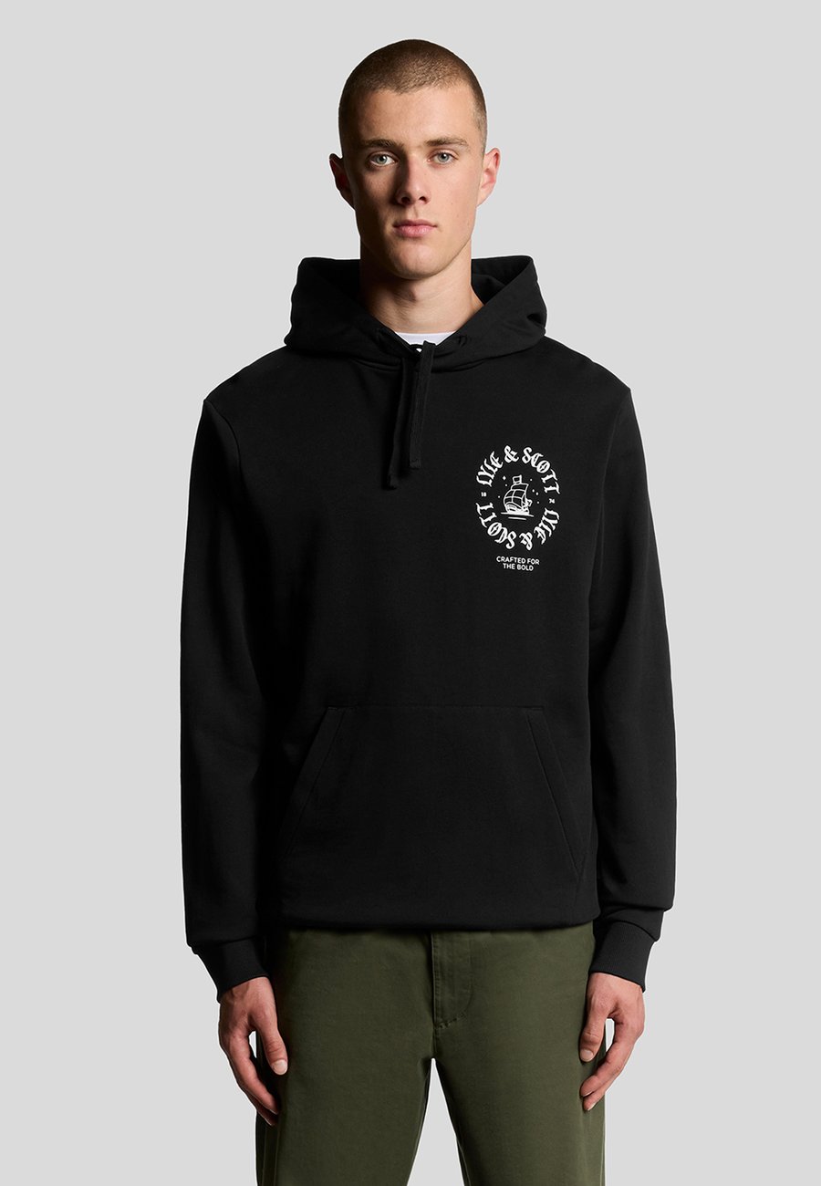 Худи Lyle & Scott MID LAYERS SHIP INSIGNIA GRAPHIC, Z Jet Black/Black
Худи Lyle & Scott MID LAYERS SHIP INSIGNIA GRAPHIC, Z Jet Black/Black