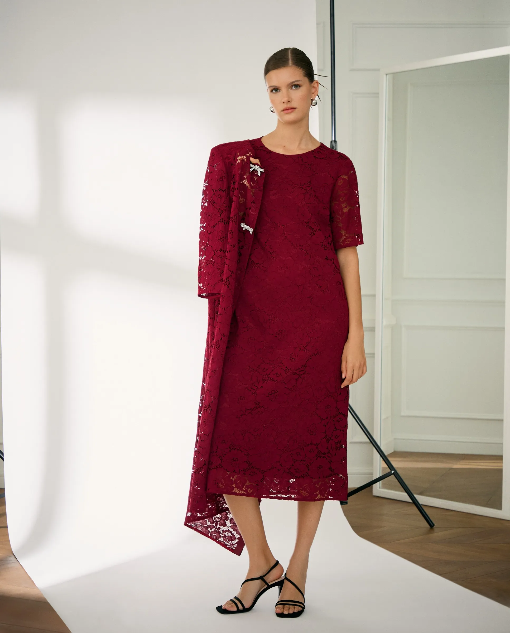 Короткое кружевное платье и пальто Woman Fiesta El Corte Inglés, бордовый
Короткое кружевное платье и пальто Woman Fiesta El Corte Inglés, бордовый