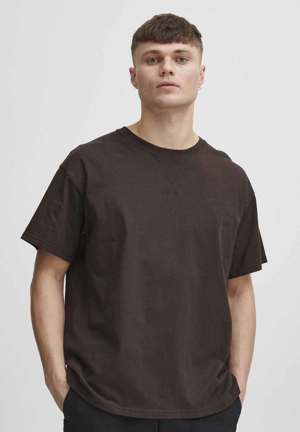 Футболка с принтом SDGEERT Solid, коричневый
Футболка с принтом SDGEERT Solid, коричневый