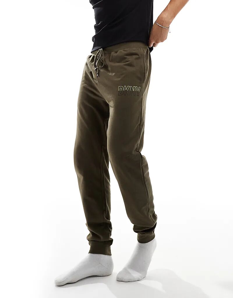 Брюки Everblades Lounge в зеленом цвете DKNY
Брюки Everblades Lounge в зеленом цвете DKNY