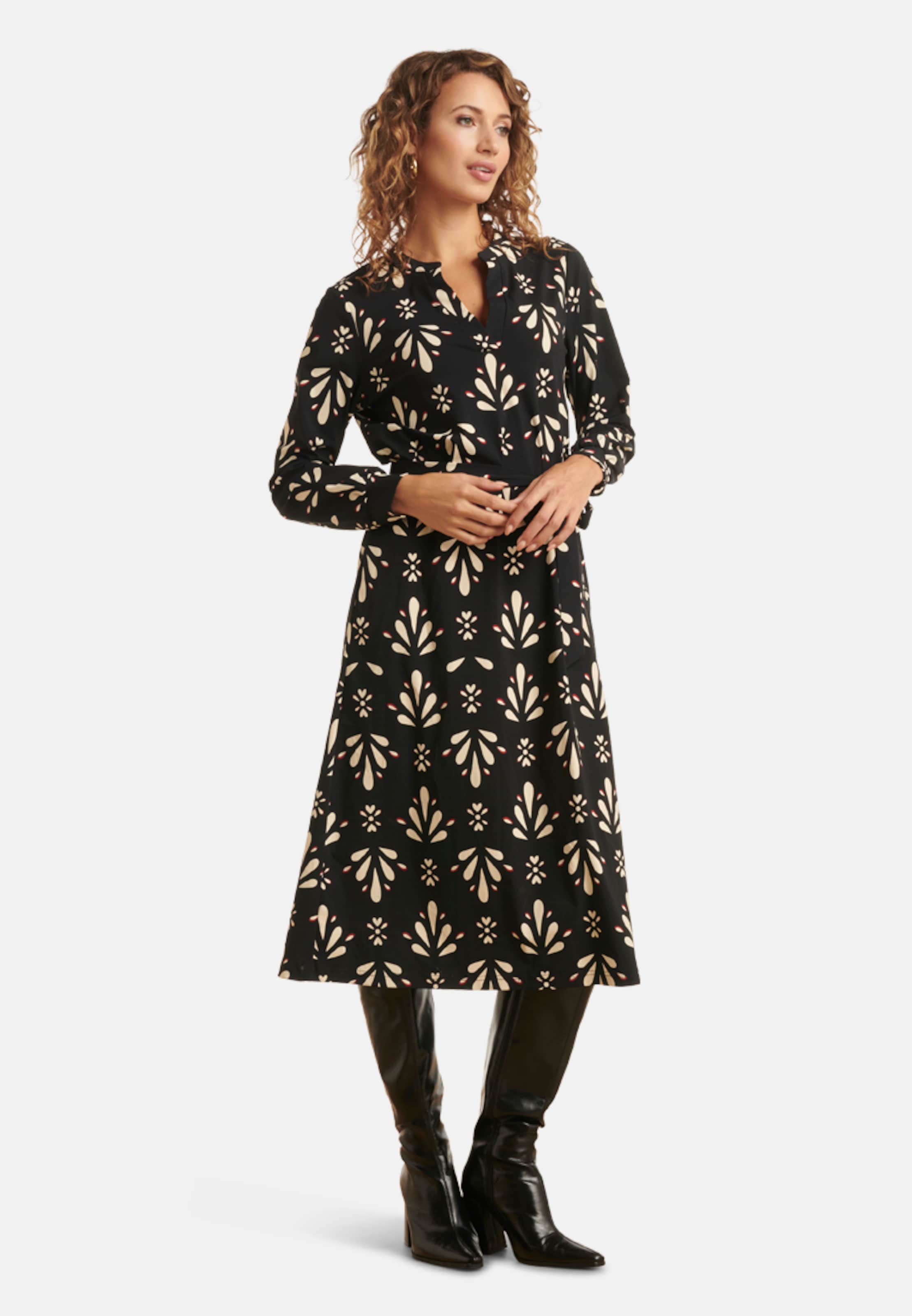 Smashed Lemon Платье в черном цвете
Smashed Lemon Платье в черном цвете