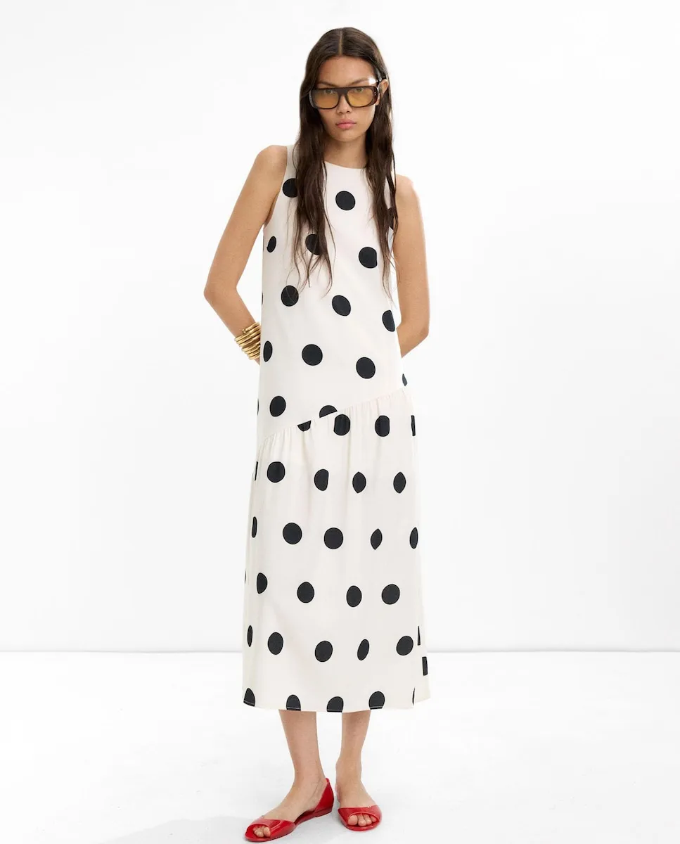 Длинное платье с присборенной отделкой и гороховым принтом Parfois, белый
Длинное платье с присборенной отделкой и гороховым принтом Parfois, белый