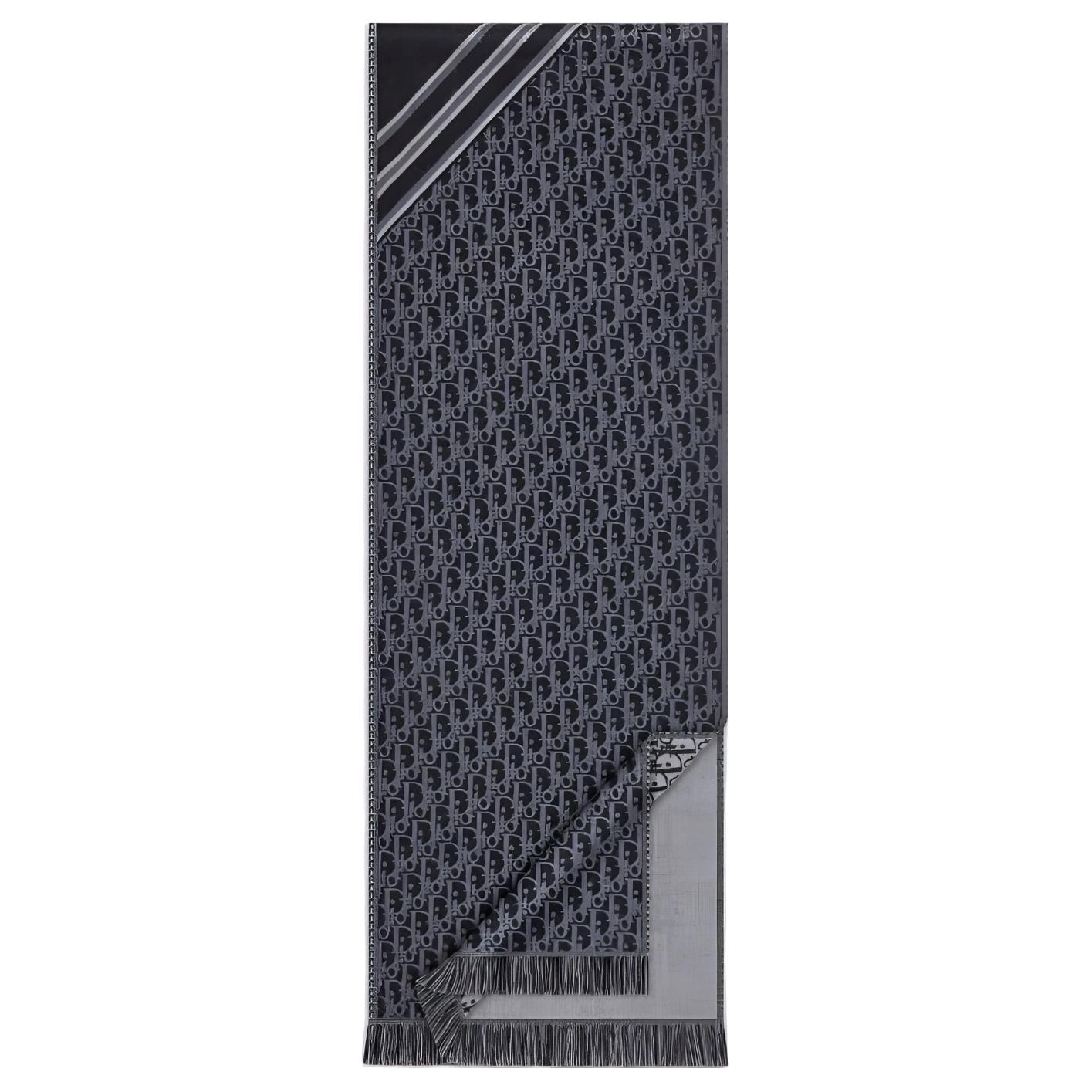 DIOR Шарф вязаный мужской
DIOR Шарф вязаный мужской