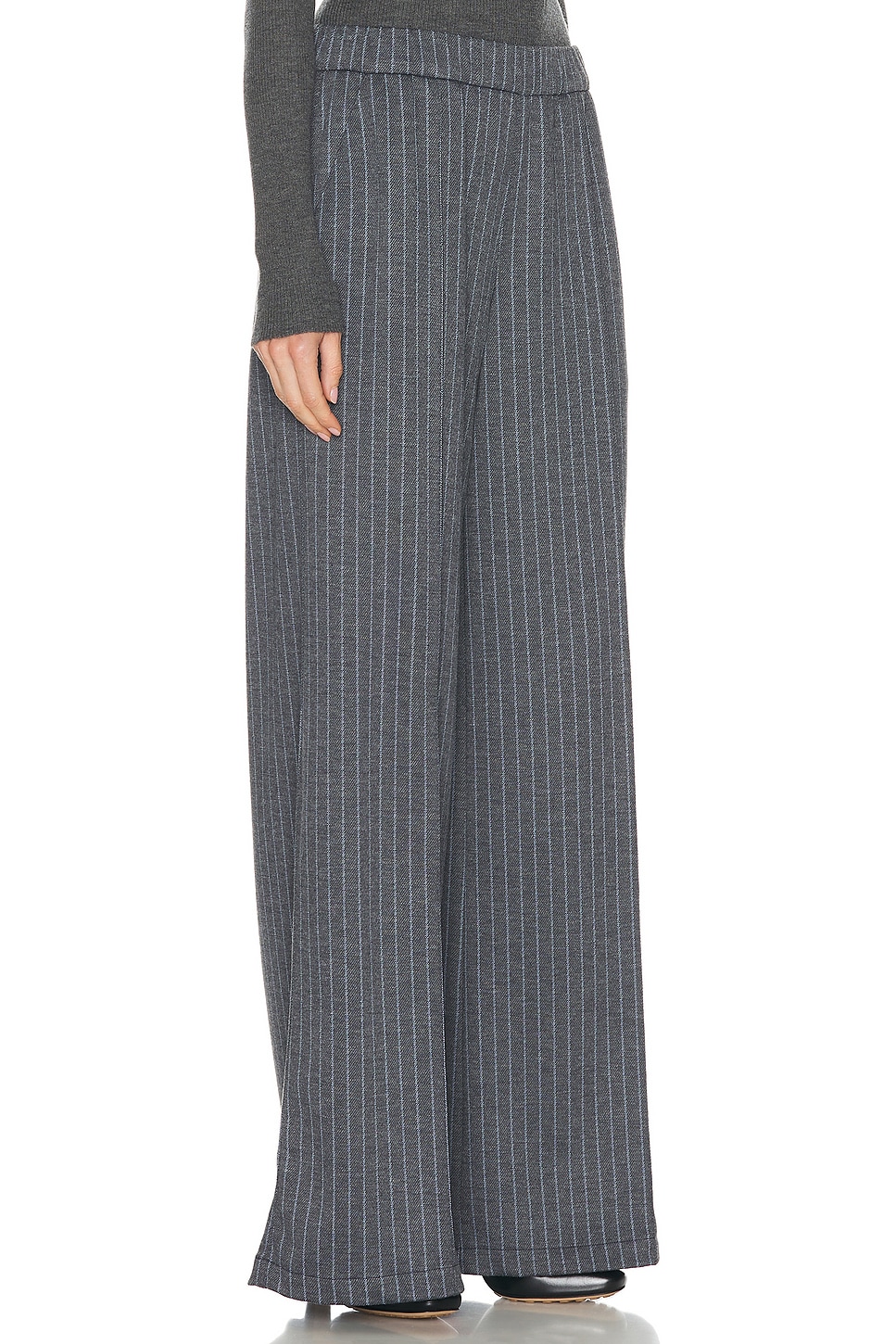 Широкие брюки с защипами SPRWMN, цвет Grey Pinstripe
Широкие брюки с защипами SPRWMN, цвет Grey Pinstripe