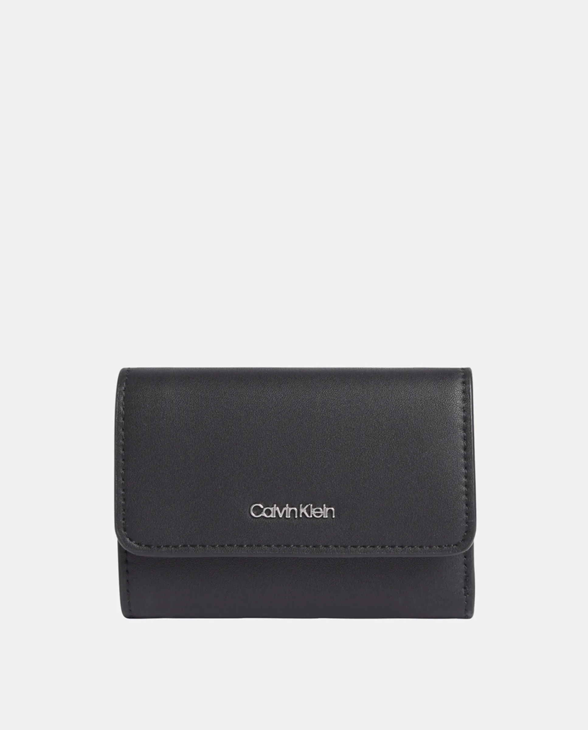 Трехсекционный кошелек Calvin Klein, черный
Трехсекционный кошелек Calvin Klein, черный