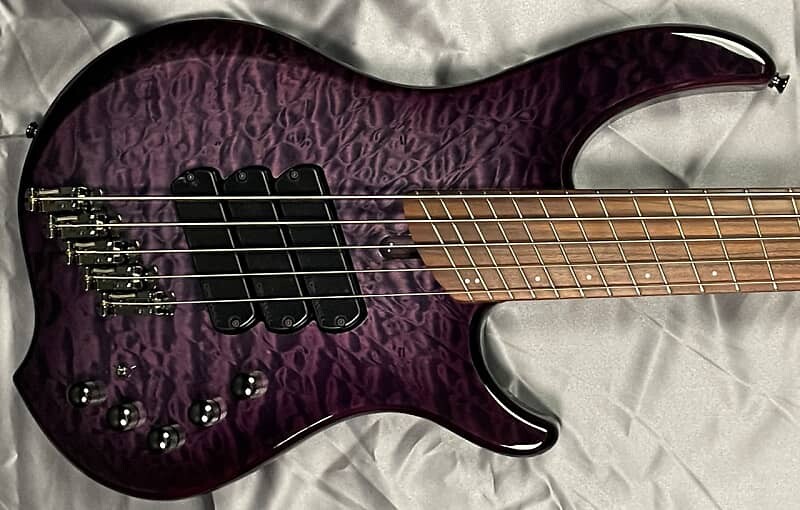 Басс гитара Dingwall Combustion
Басс гитара Dingwall Combustion