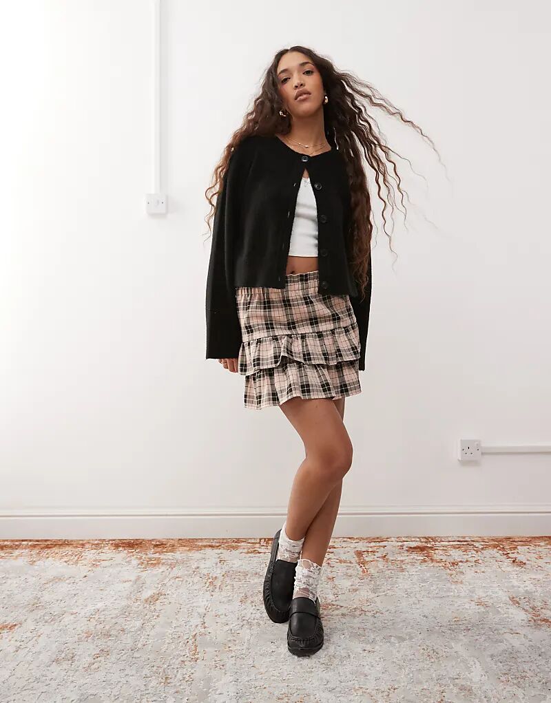 Мини-юбка Miss Selfridge с оборкой и клетчатым принтом
Мини-юбка Miss Selfridge с оборкой и клетчатым принтом