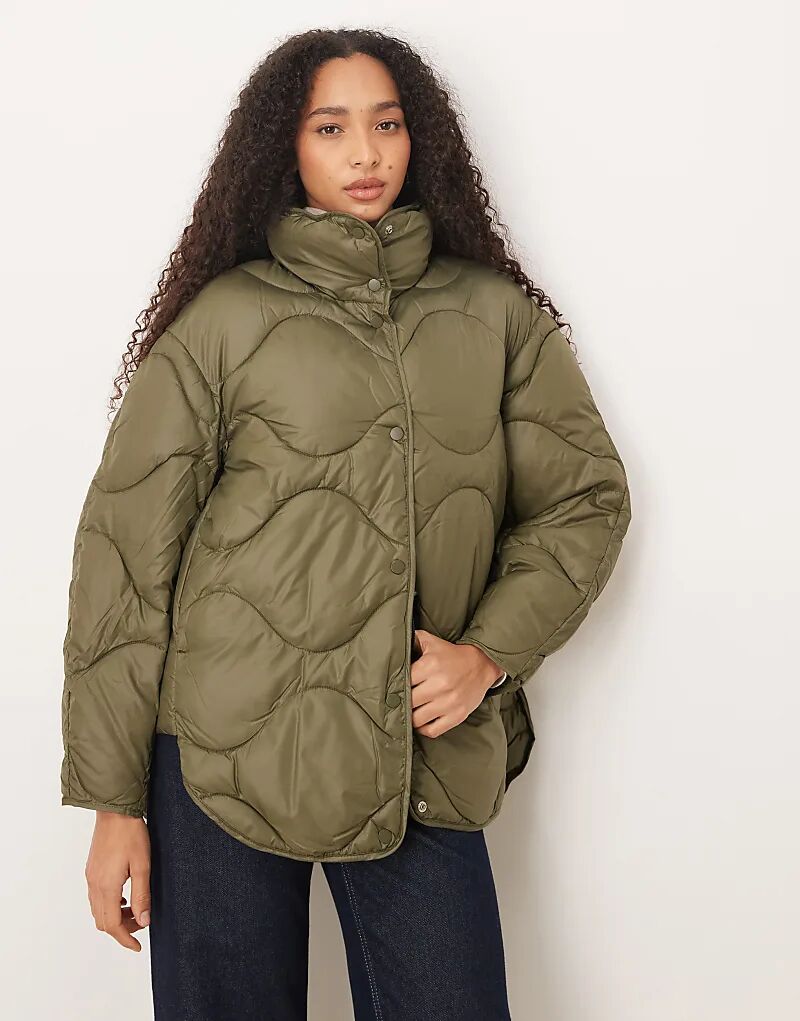 Стеганая куртка JJXX свободного кроя с высоким воротом зеленого цвета
Стеганая куртка JJXX свободного кроя с высоким воротом зеленого цвета