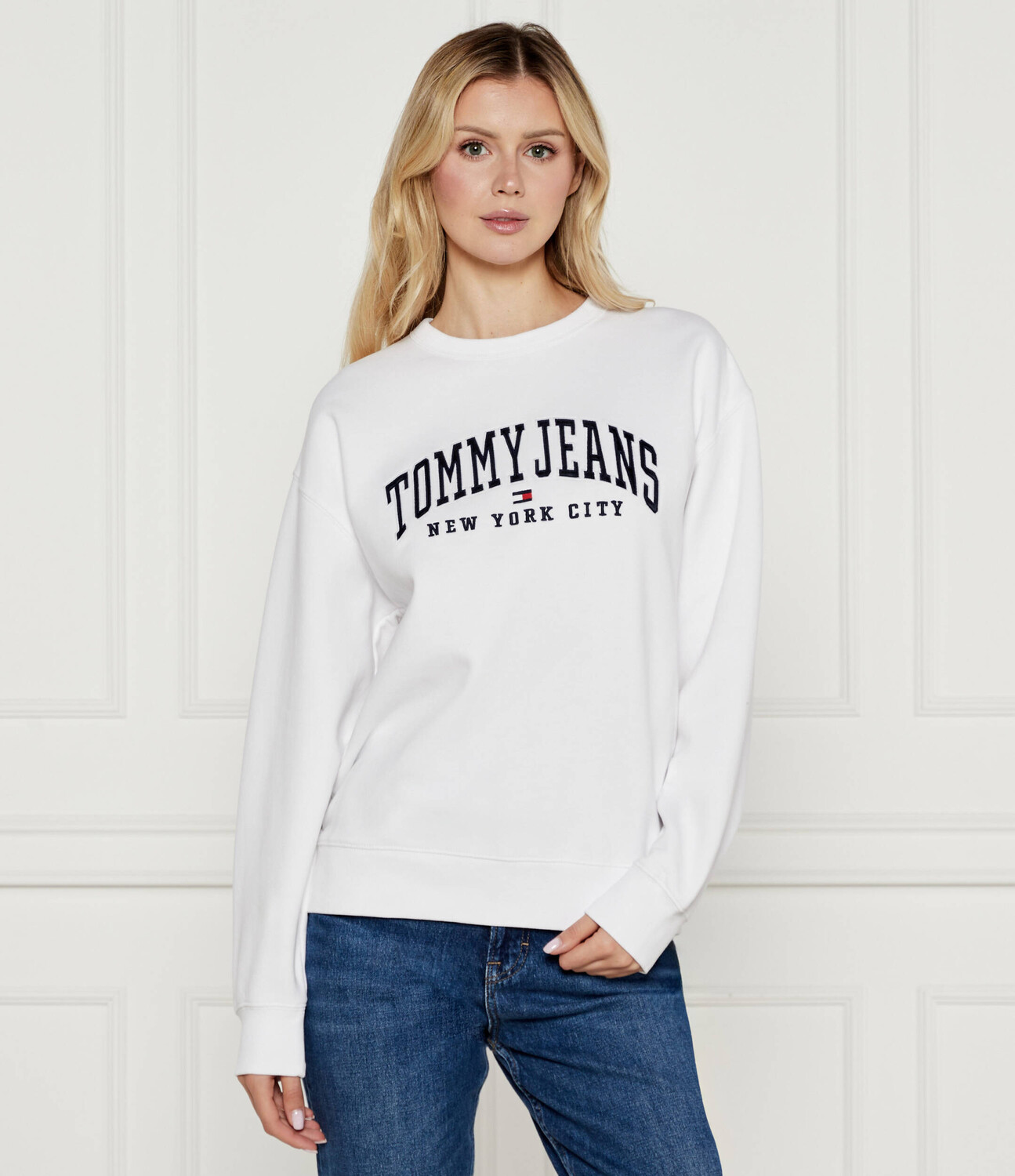 Толстовка Tommy Jeans VARSITY Loose fit, белый
Толстовка Tommy Jeans VARSITY Loose fit, белый