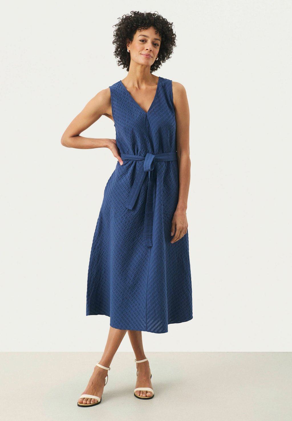 Повседневное платье ASTRA Part Two, синий
Повседневное платье ASTRA Part Two, синий