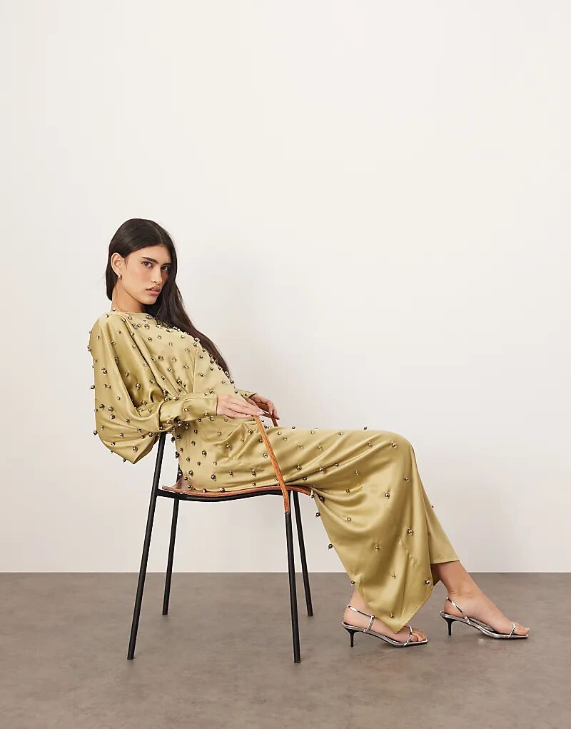 Длинное платье ARRANGE с декоративными шариками и открытой спиной зеленого цвета
Длинное платье ARRANGE с декоративными шариками и открытой спиной зеленого цвета