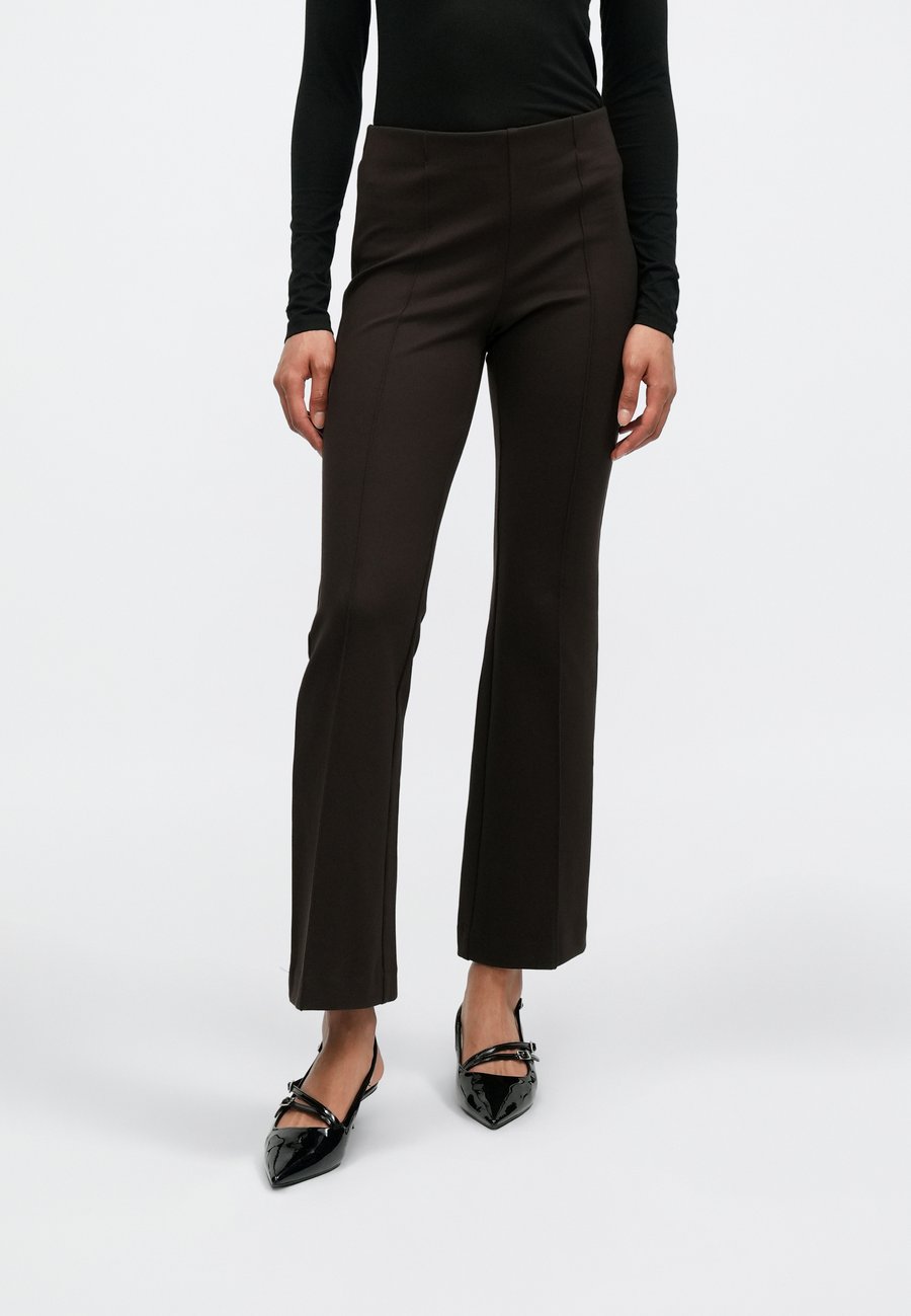 Брюки GAP PONTE BOOT PANT, Terra Brown/Brown
Брюки GAP PONTE BOOT PANT, Terra Brown/Brown