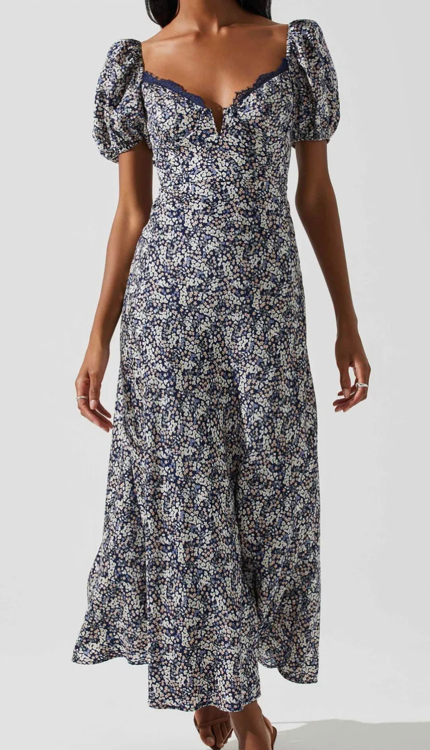 Платье Sylvie в темно-синем цвете ASTR
Платье Sylvie в темно-синем цвете ASTR