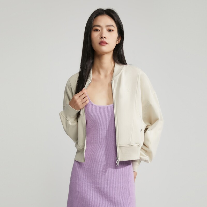 Куртка Calvin Klein Jeans с вышитыми буквами, молочный
Куртка Calvin Klein Jeans с вышитыми буквами, молочный