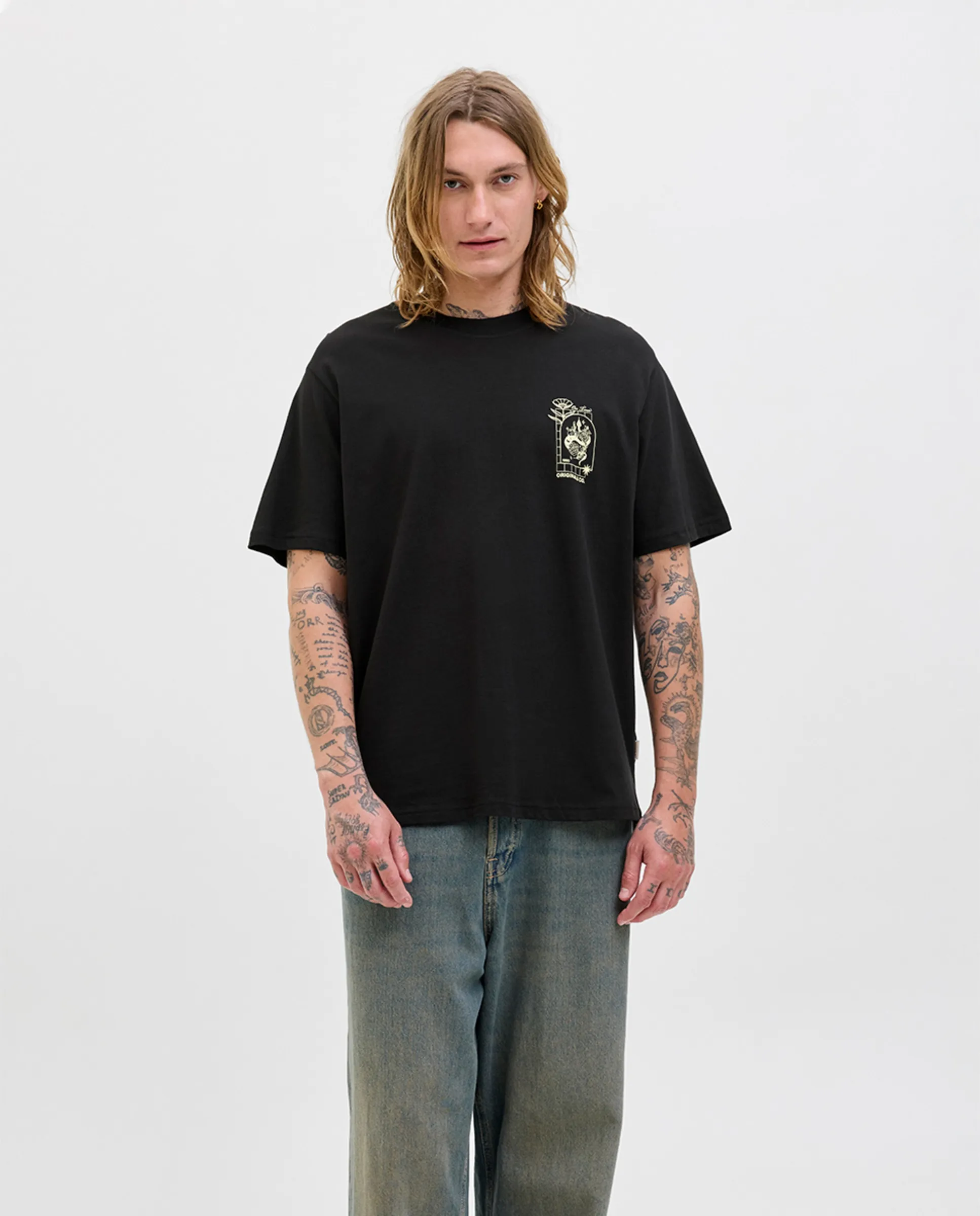 Мужская футболка с коротким рукавом с боковым и задним принтом Jack & Jones, черный
Мужская футболка с коротким рукавом с боковым и задним принтом Jack & Jones, черный