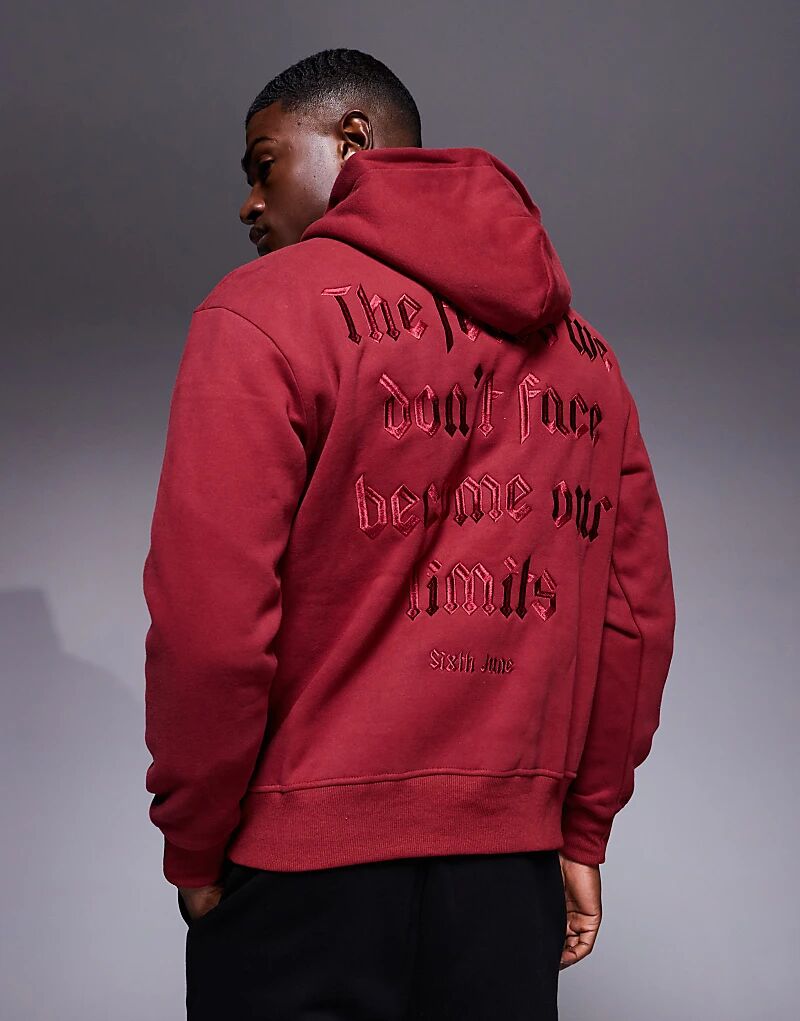 Толстовка с капюшоном и вышитой цитатой на спине в бордовом цвете Sixth June
Толстовка с капюшоном и вышитой цитатой на спине в бордовом цвете Sixth June