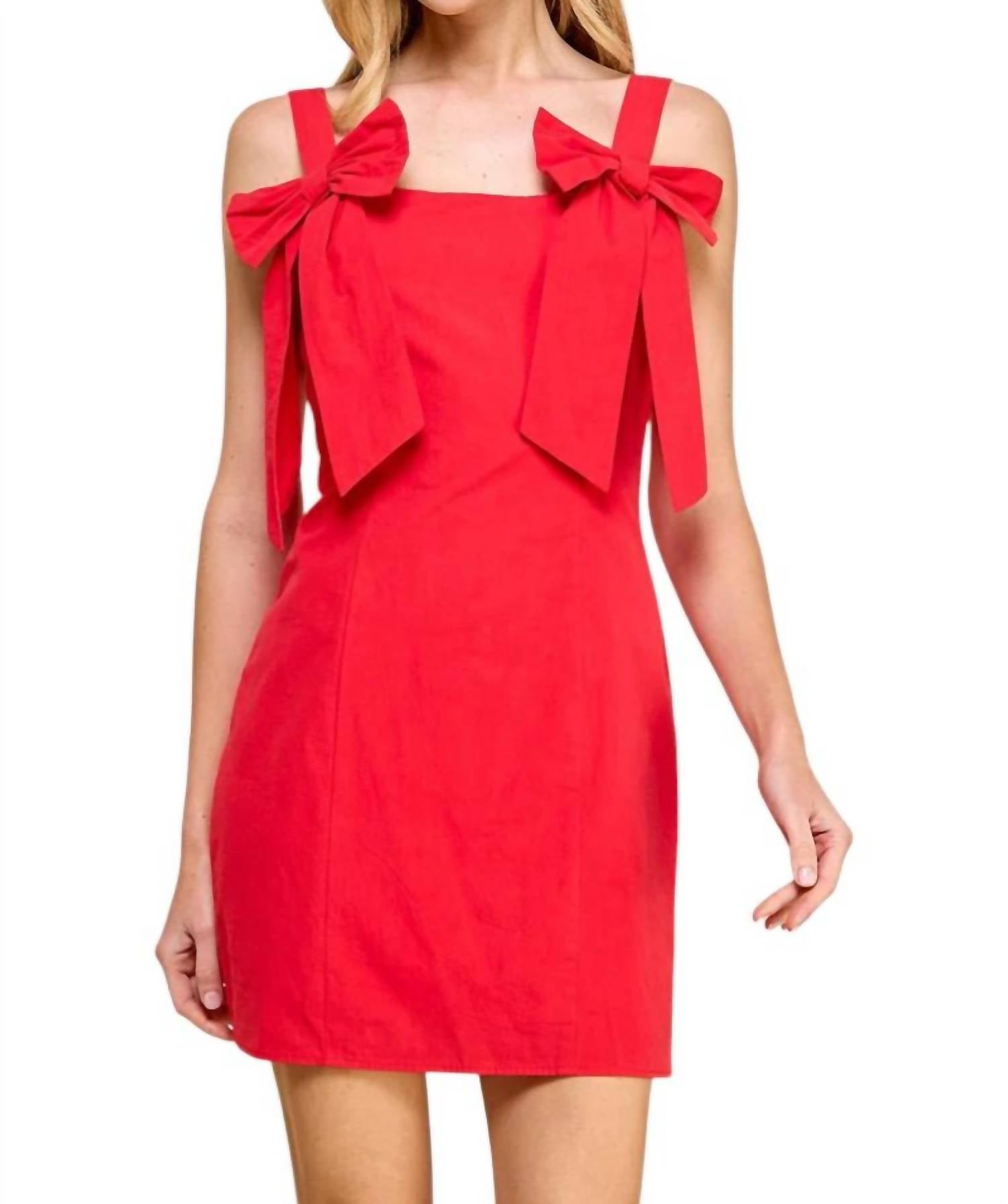 Платье с бантом в красном цвете TCEC
Платье с бантом в красном цвете TCEC