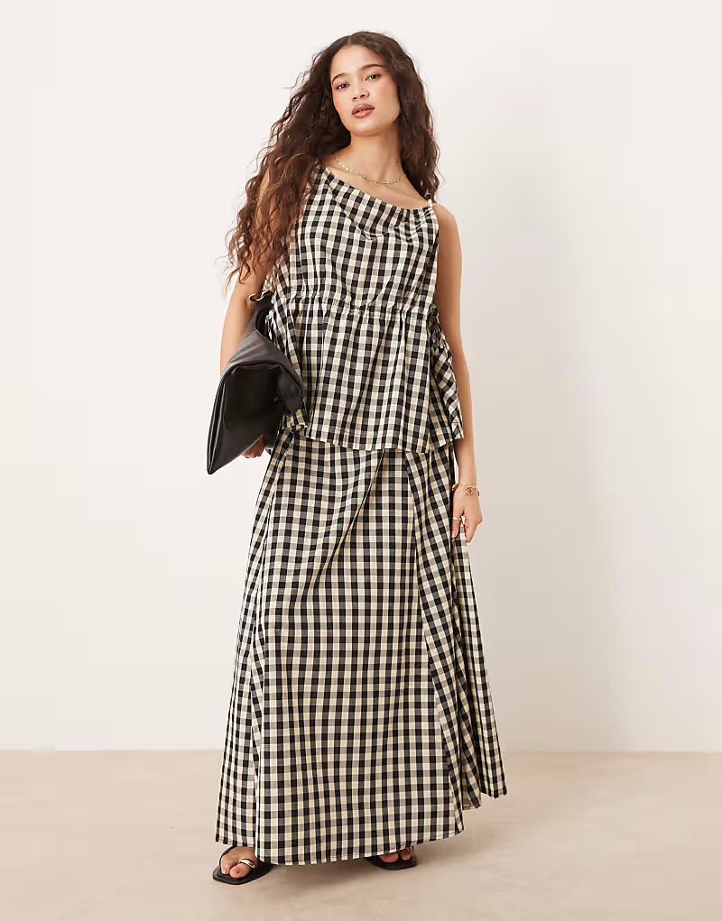 Юбка макси в клетку VRG GRL hanni gingham черного цвета
Юбка макси в клетку VRG GRL hanni gingham черного цвета