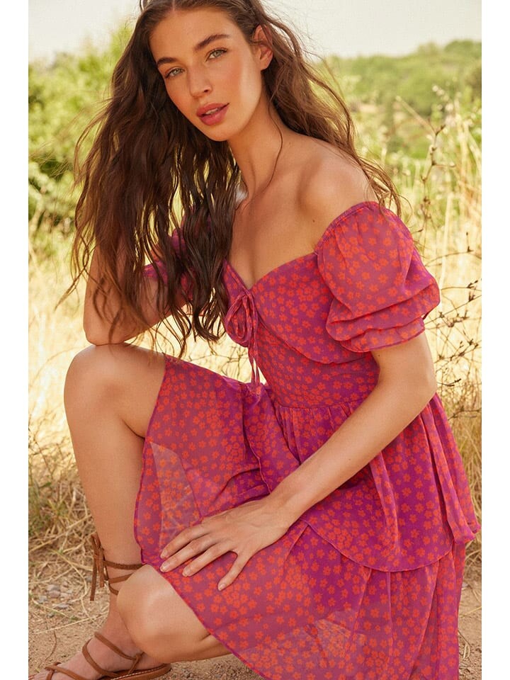 Короткое платье trendyol, цвет lila/orange
Короткое платье trendyol, цвет lila/orange