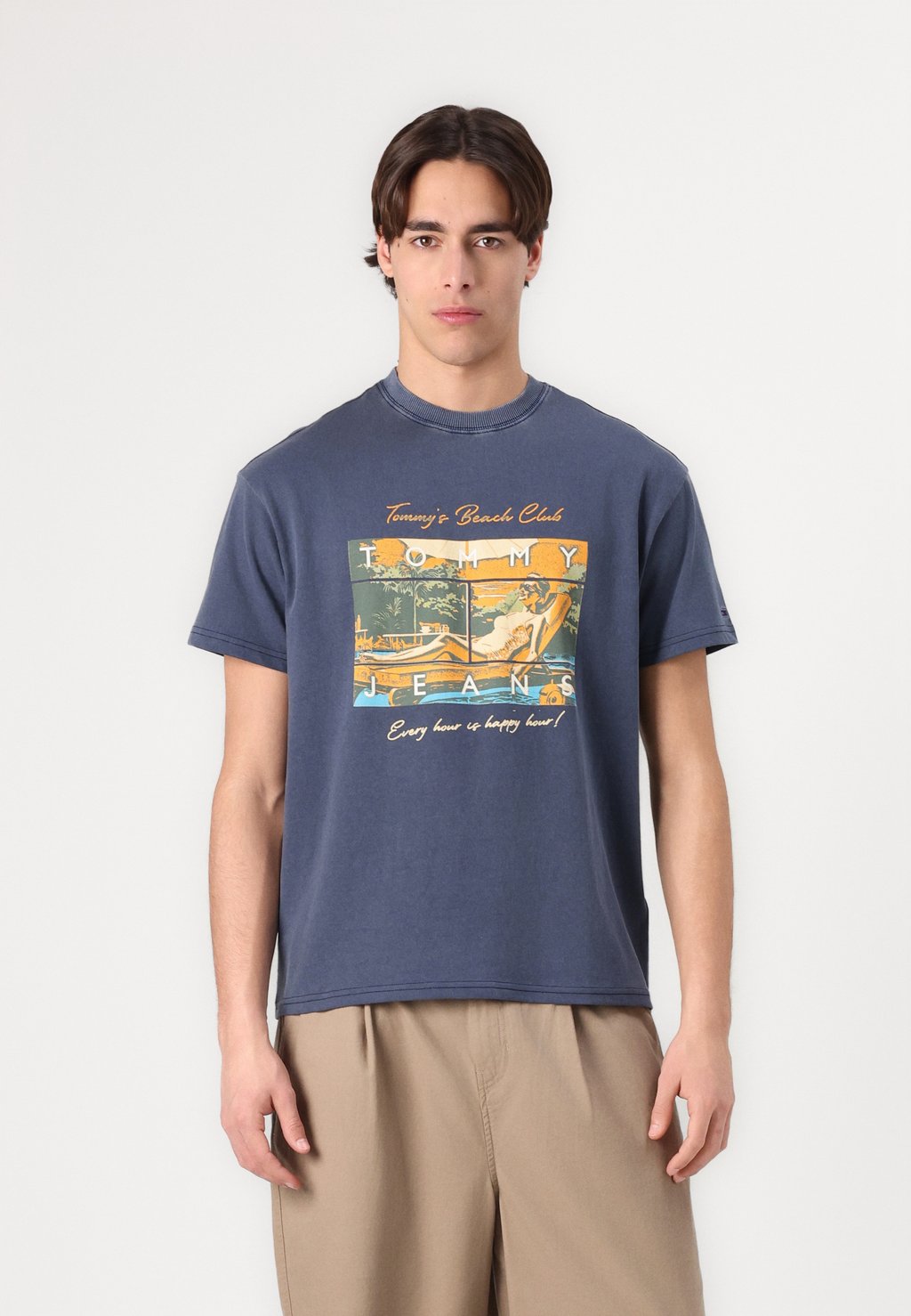 Футболка с принтом RELAXED BEACH CLUB GRAPHIC TEE UNISEX Tommy Jeans, темно-синий
Футболка с принтом RELAXED BEACH CLUB GRAPHIC TEE UNISEX Tommy Jeans, темно-синий