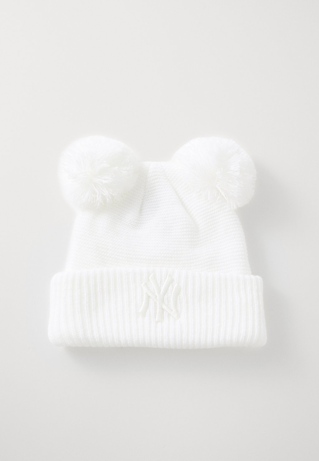 Шапка FEMALE DOUBLE POM BEANIE New Era, белый 
Шапка FEMALE DOUBLE POM BEANIE New Era, белый