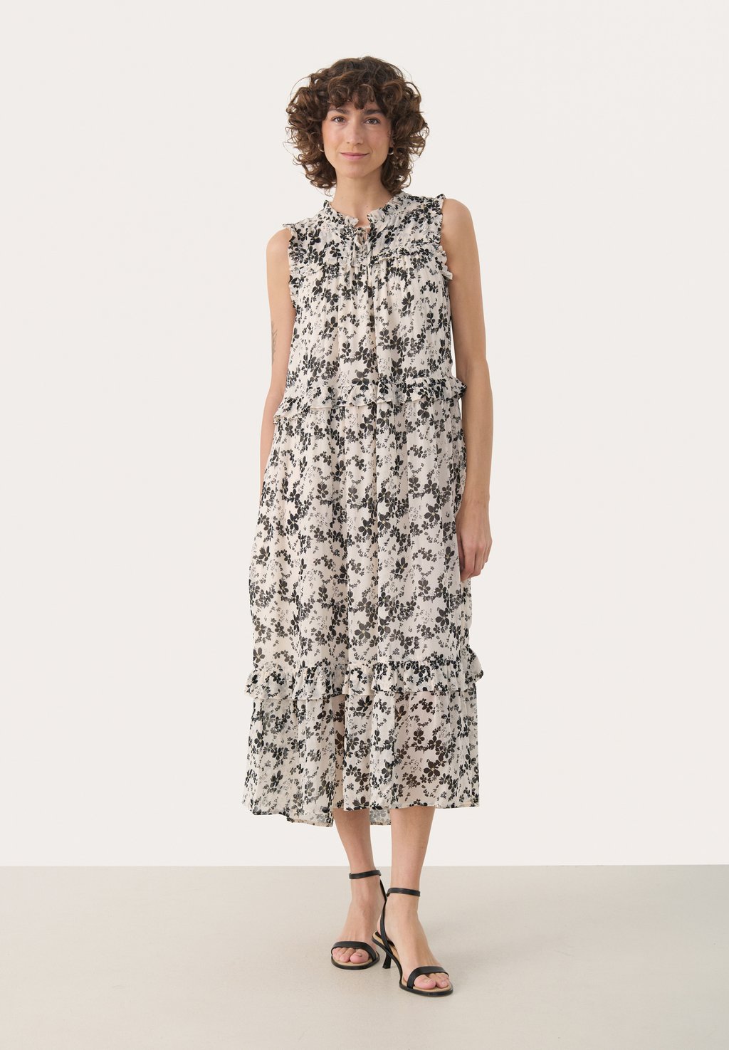 Повседневное платье RIYANA Part Two, черный
Повседневное платье RIYANA Part Two, черный