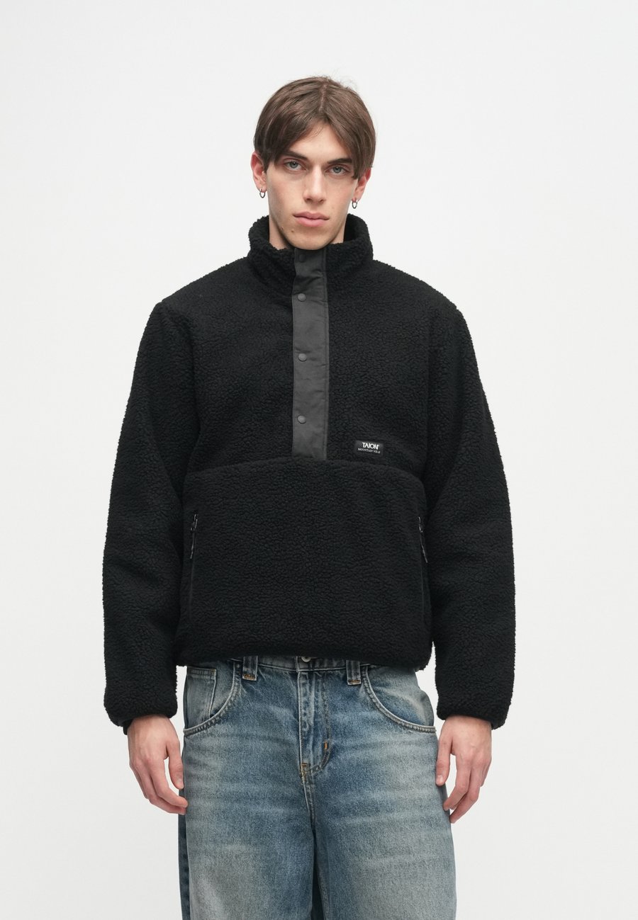Джемпер TAION PULL OVER BOA HI NECK JACKET UNISEX, Black
Джемпер TAION PULL OVER BOA HI NECK JACKET UNISEX, Black