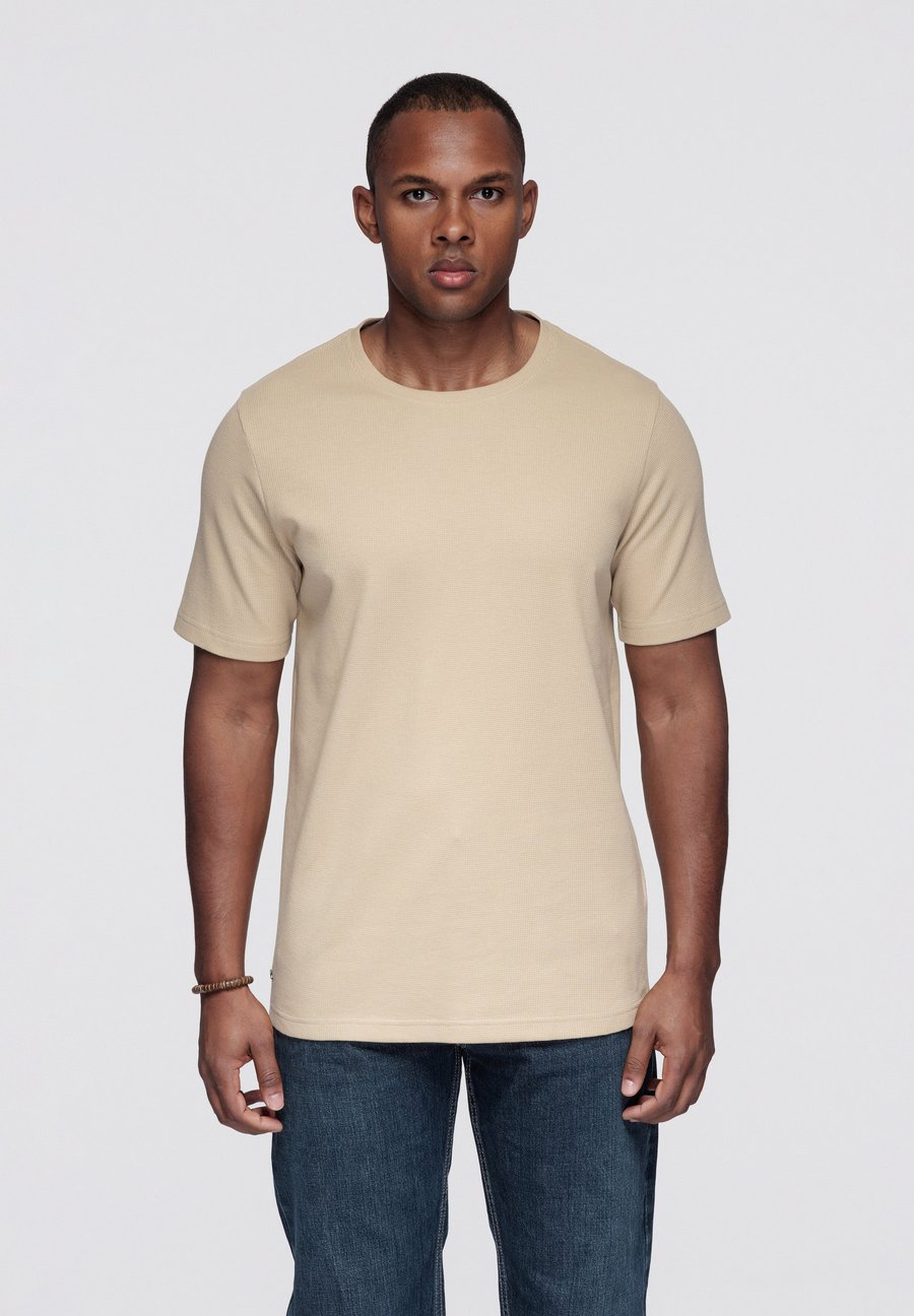 Футболка Ombre WAFFLE-TEXTURED, Sand/Beige, Красный, Футболка Ombre WAFFLE-TEXTURED, Sand/Beige
Футболка Ombre WAFFLE-TEXTURED, Sand/Beige, Красный, Футболка Ombre WAFFLE-TEXTURED, Sand/Beige