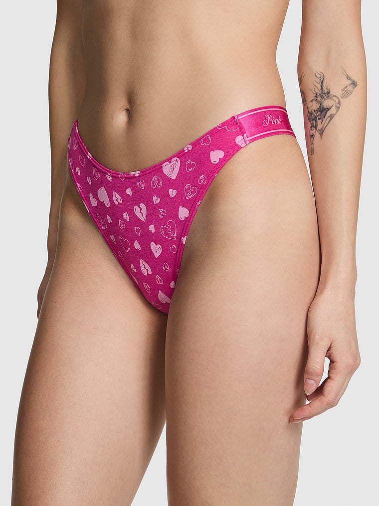 Трусики-Стринги с высоким вырезом и логотипом из блестящего хлопка Pink, smooth pink fire broken hearts print
Трусики-Стринги с высоким вырезом и логотипом из блестящего хлопка Pink, smooth pink fire broken hearts print