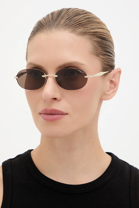 Солнцезащитные очки Vogue, золотой
Солнцезащитные очки Vogue, золотой