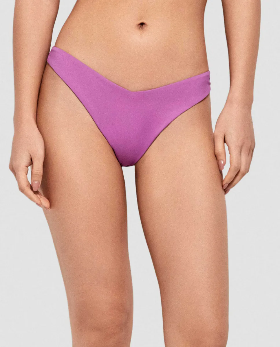 Бразильские плавки бикини с V-образным вырезом из однотонной ткани Gisela, цвет Lila
Бразильские плавки бикини с V-образным вырезом из однотонной ткани Gisela, цвет Lila