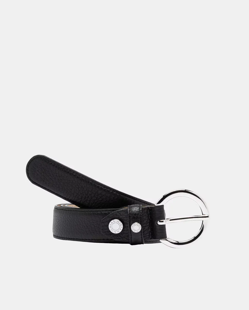 Ремень Gianni Chiarini с минималистичными линиями Изготовлен из зернистой кожи, черный
Ремень Gianni Chiarini с минималистичными линиями Изготовлен из зернистой кожи, черный