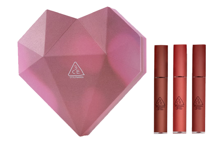 Набор косметики для женщин 3CE
Набор косметики для женщин 3CE