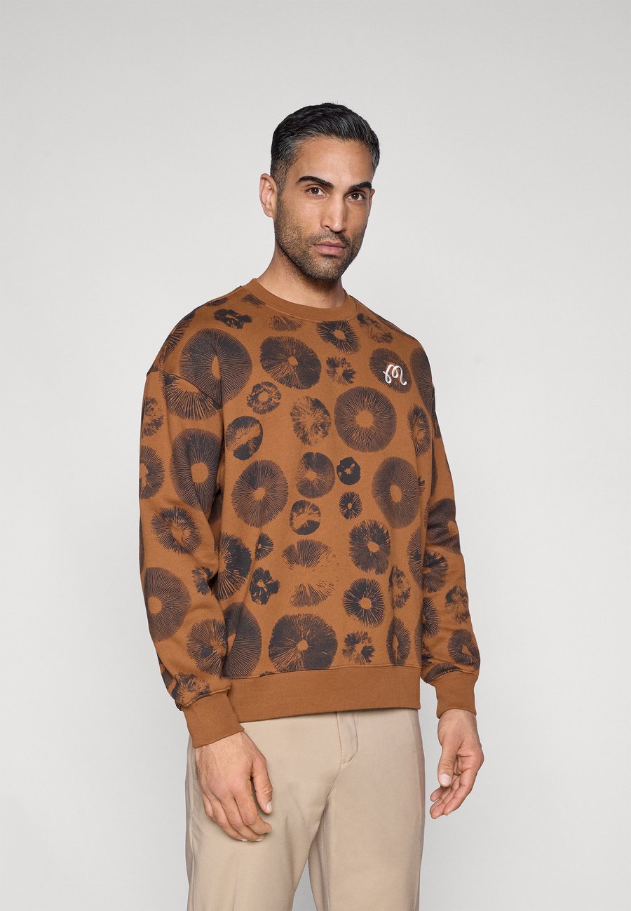 Толстовка Malbon RANGE FORAGING , Pecan/Brown
Толстовка Malbon RANGE FORAGING , Pecan/Brown