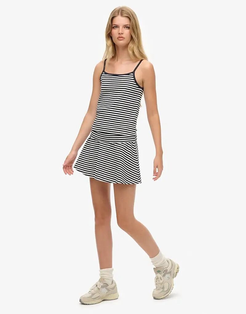 Юбка Superdry Athletic essentials с отворотом в темно-синюю полоску
Юбка Superdry Athletic essentials с отворотом в темно-синюю полоску
