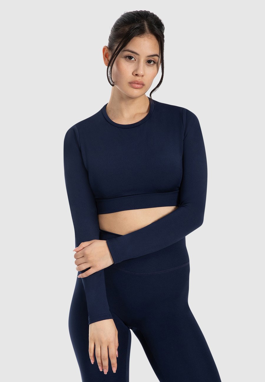 Топ Smilodox TISHA CROPPED & LABEL TAG, Marineblau/Blue
Топ Smilodox TISHA CROPPED & LABEL TAG, Marineblau/Blue