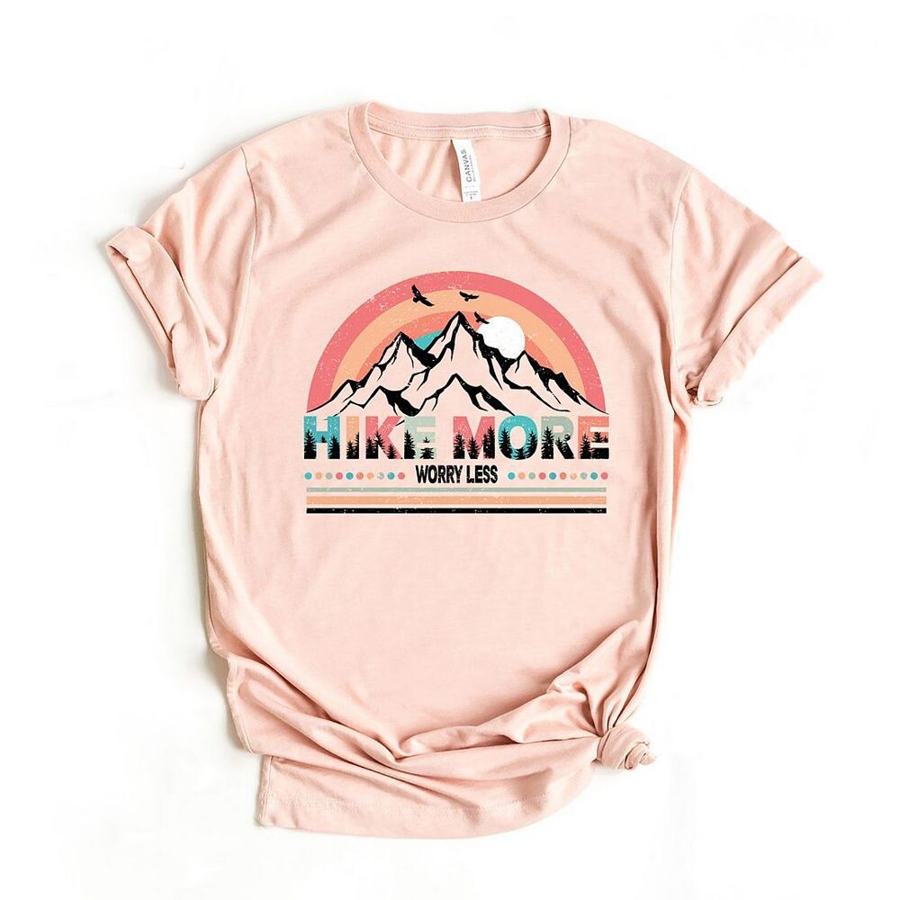 Красочная футболка с короткими рукавами и рисунком Hike More Worry Less Simply Sage Market, цвет Blush
Красочная футболка с короткими рукавами и рисунком Hike More Worry Less Simply Sage Market, цвет Blush