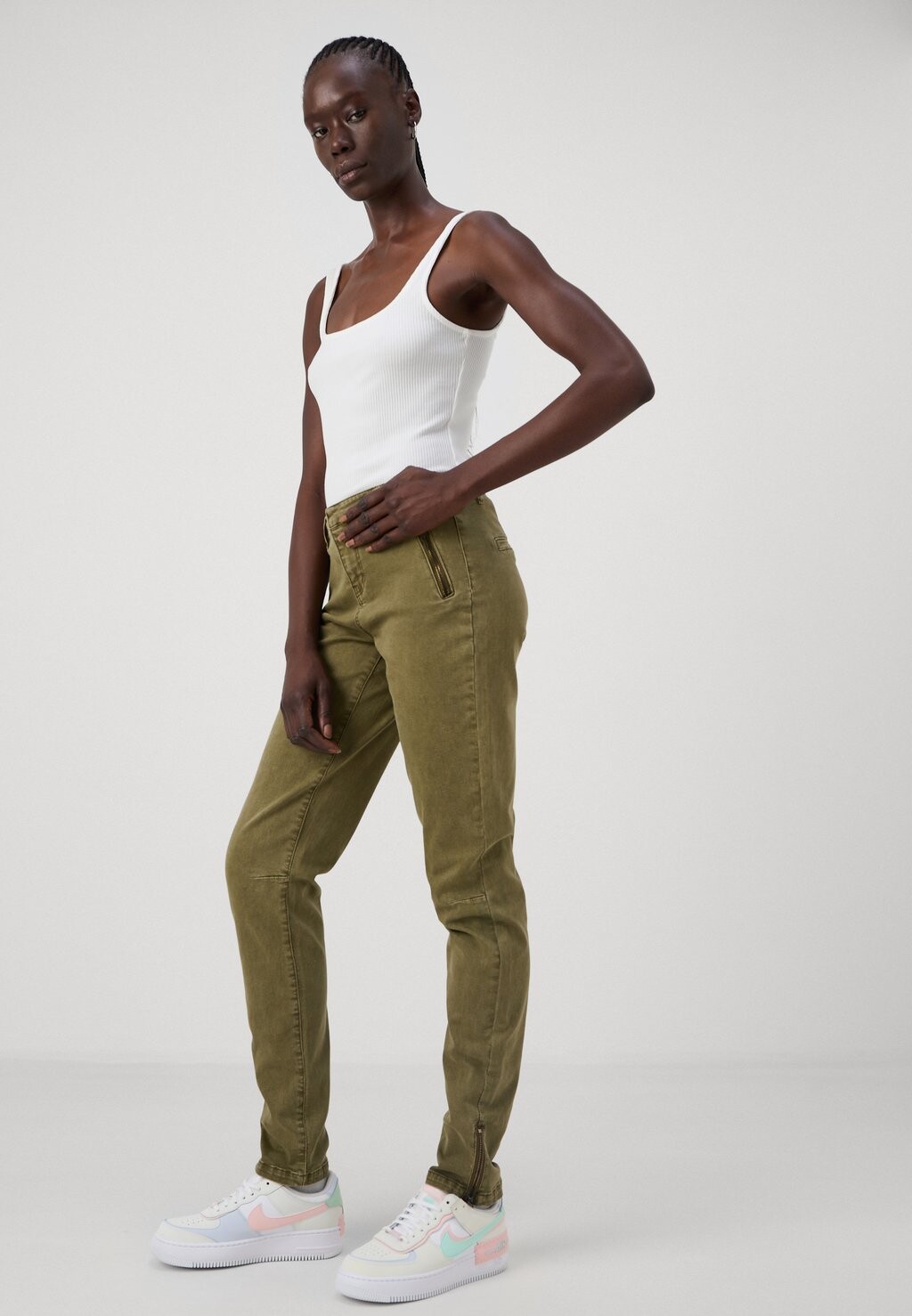 Тканевые брюки ONLMISSOURI ONLY Tall, темно-зеленый
Тканевые брюки ONLMISSOURI ONLY Tall, темно-зеленый