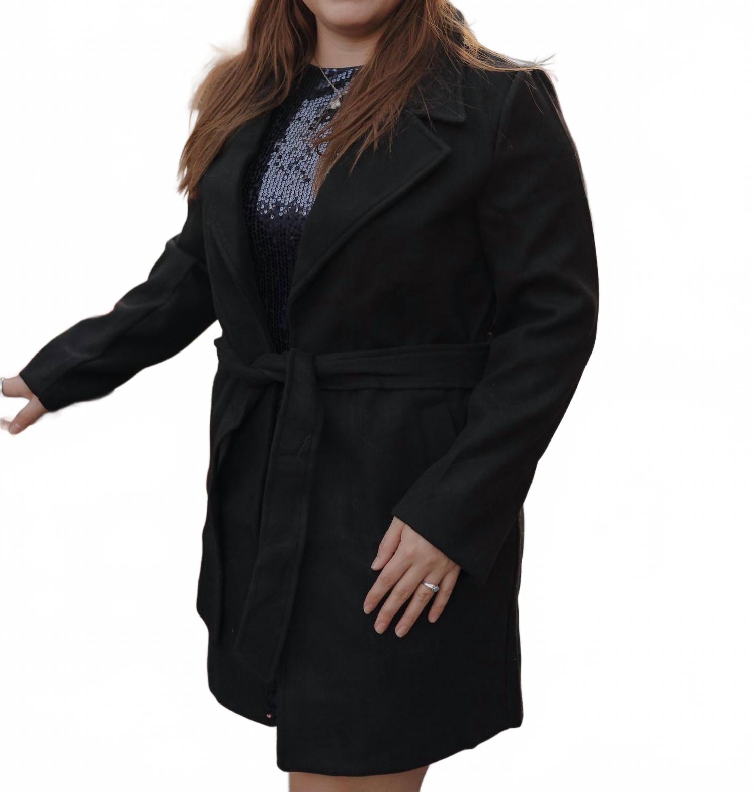 Пальто-блейзер с поясом Holly черного цвета LOVE TREE
Пальто-блейзер с поясом Holly черного цвета LOVE TREE