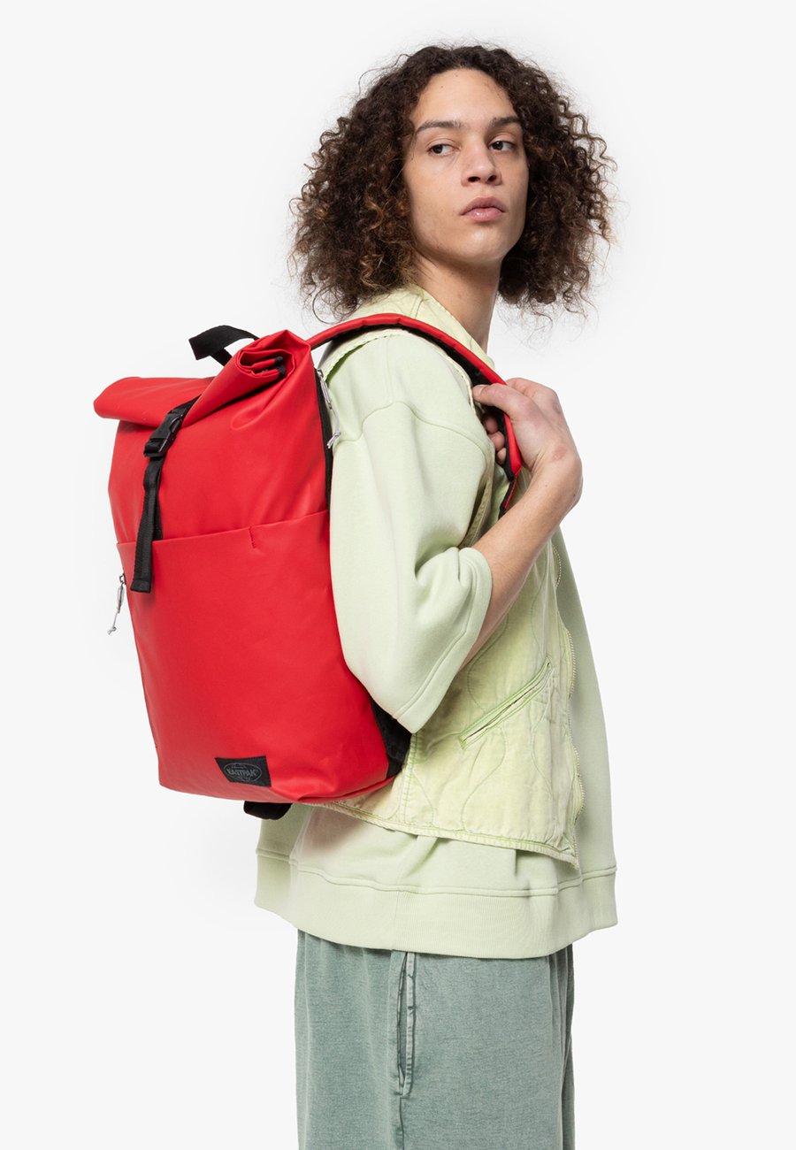 Рюкзак Eastpak UP ROLL STORM, Tarp Red/Red
Рюкзак Eastpak UP ROLL STORM, Tarp Red/Red