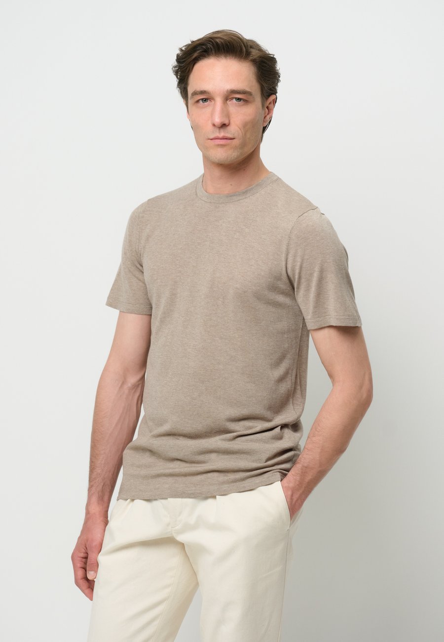 Футболка PROFUOMO THE LUXURY BASIC SHORT SLEEVE, Beige
Футболка PROFUOMO THE LUXURY BASIC SHORT SLEEVE, Beige