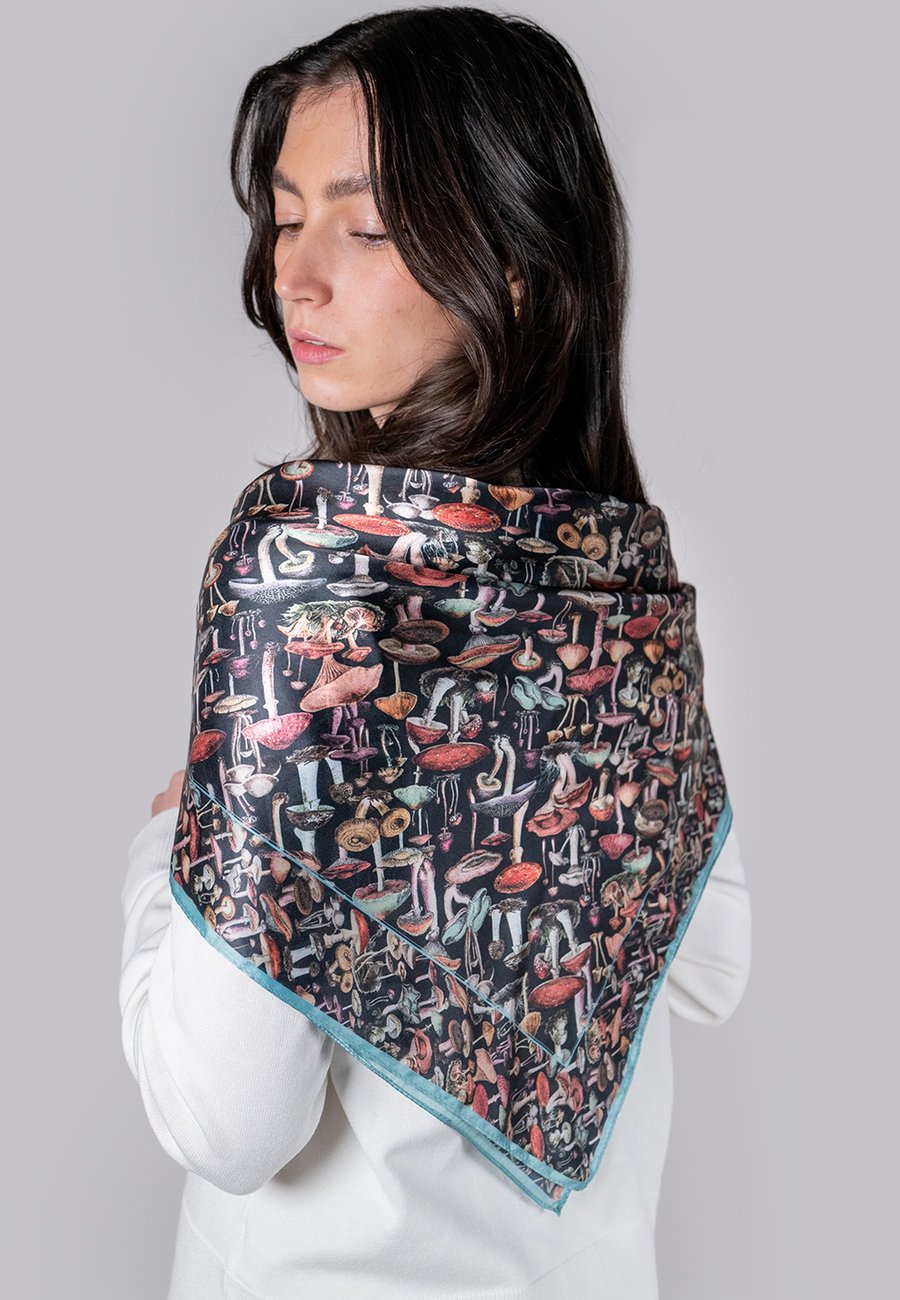 Шарф FABLE ENGLAND Magic Mushroom, Multi/Mottled Grey
Шарф FABLE ENGLAND Magic Mushroom, Multi/Mottled Grey