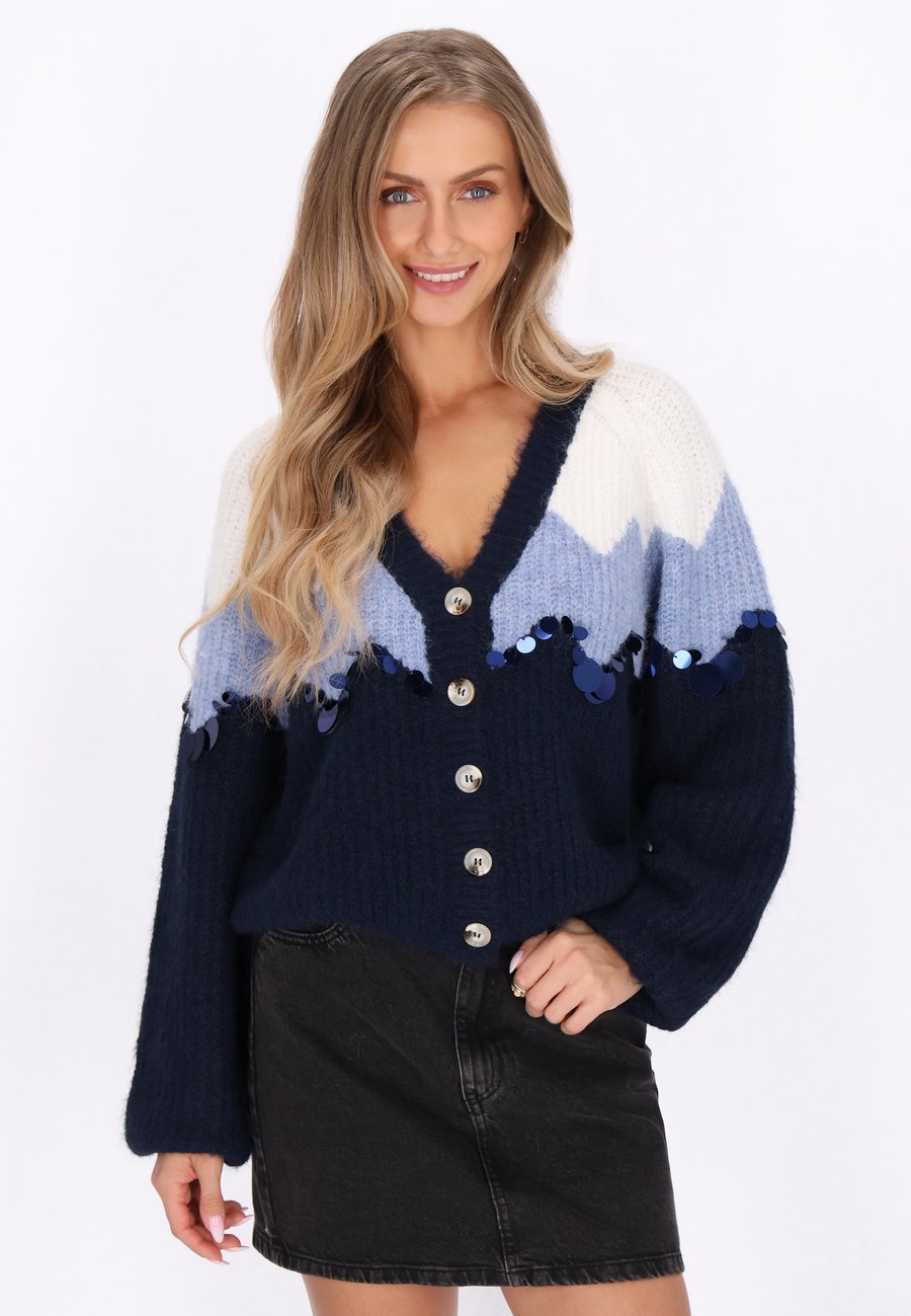 Кардиган IZIA Cardigan, Offwhite Blue/Blue
Кардиган IZIA Cardigan, Offwhite Blue/Blue