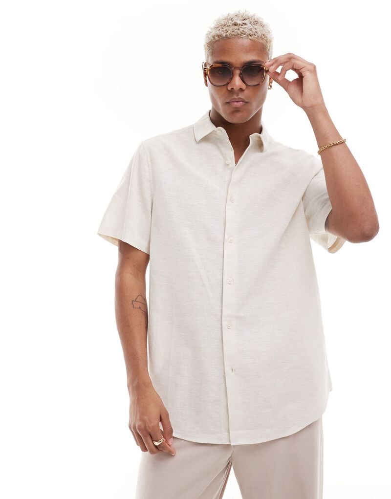 ASOS DESIGN — классическая рубашка из смесового льна цвета экрю стандартного кроя
ASOS DESIGN — классическая рубашка из смесового льна цвета экрю стандартного кроя