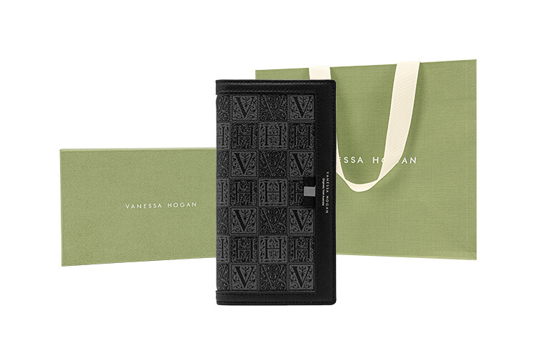 Vanessa Hogan Мужской кошелек с монограммой, Черный
Vanessa Hogan Мужской кошелек с монограммой, Черный